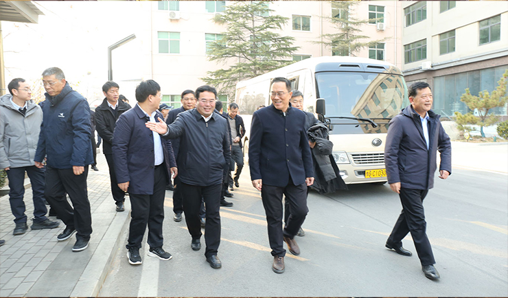 熱烈歡迎新鄉(xiāng)學(xué)院領(lǐng)導(dǎo)團(tuán)深入高服公司調(diào)研，共繪校企合作藍(lán)圖